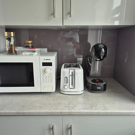 Lovely & Beautiful 2 Bed-Apartment In Borehamwood Exteriér fotografie