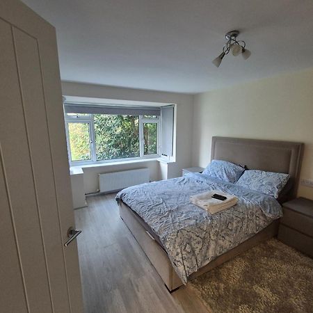 Lovely & Beautiful 2 Bed-Apartment In Borehamwood Exteriér fotografie