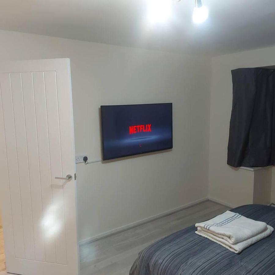 Lovely & Beautiful 2 Bed-Apartment In Borehamwood Exteriér fotografie