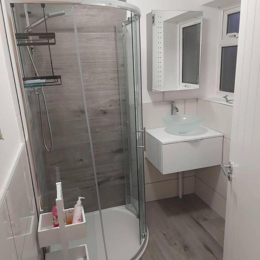 Lovely & Beautiful 2 Bed-Apartment In Borehamwood Exteriér fotografie