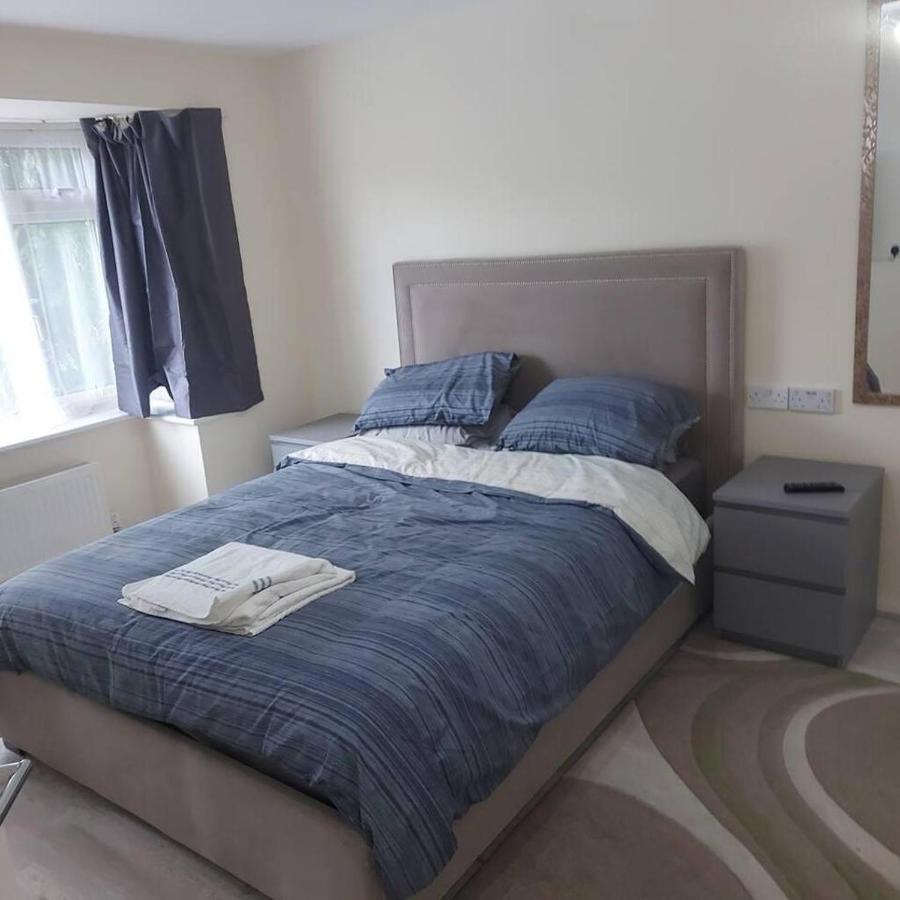 Lovely & Beautiful 2 Bed-Apartment In Borehamwood Exteriér fotografie